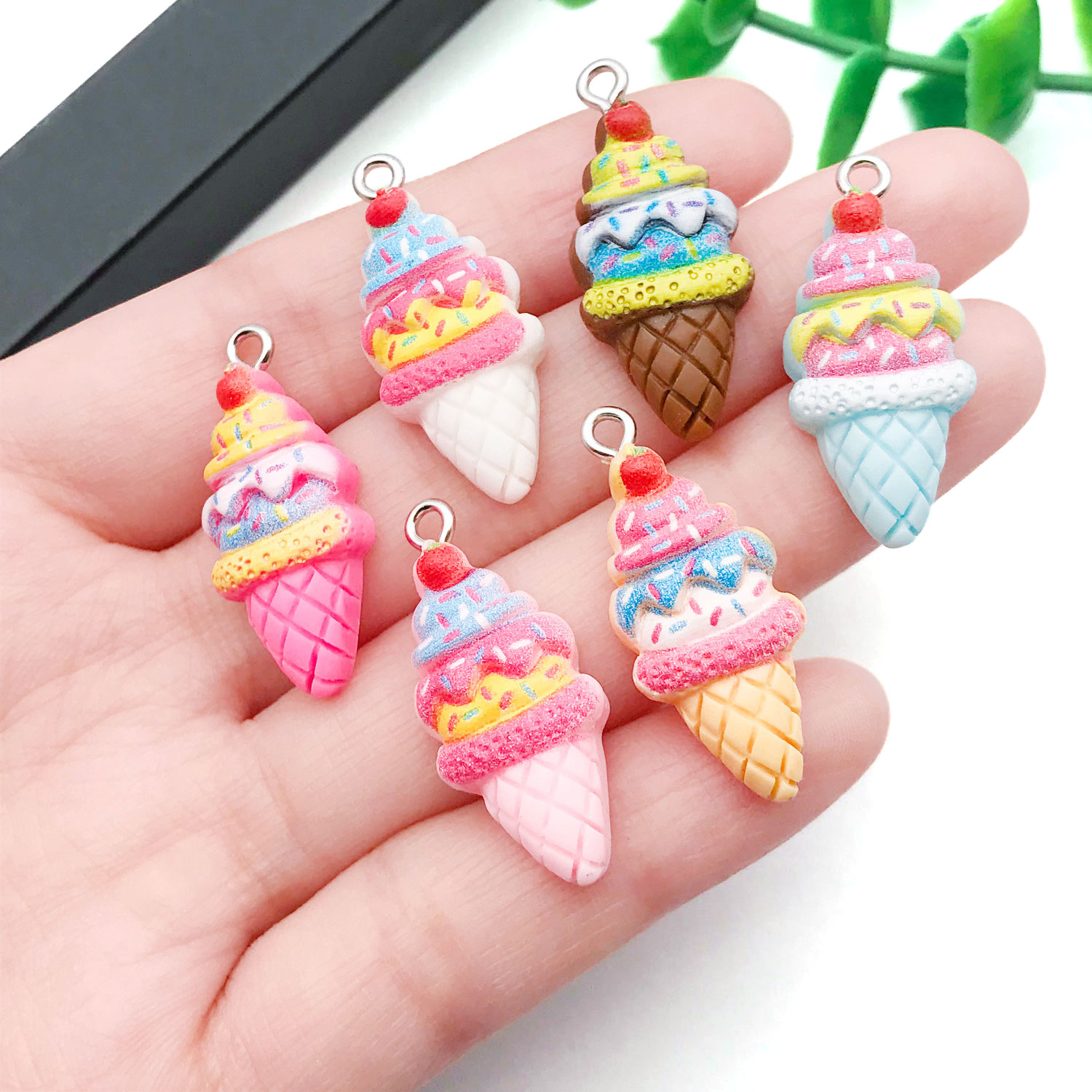 مجموعة قلادات آيس كريم الفراول - مراجعة Resin Art Keychain وسعره