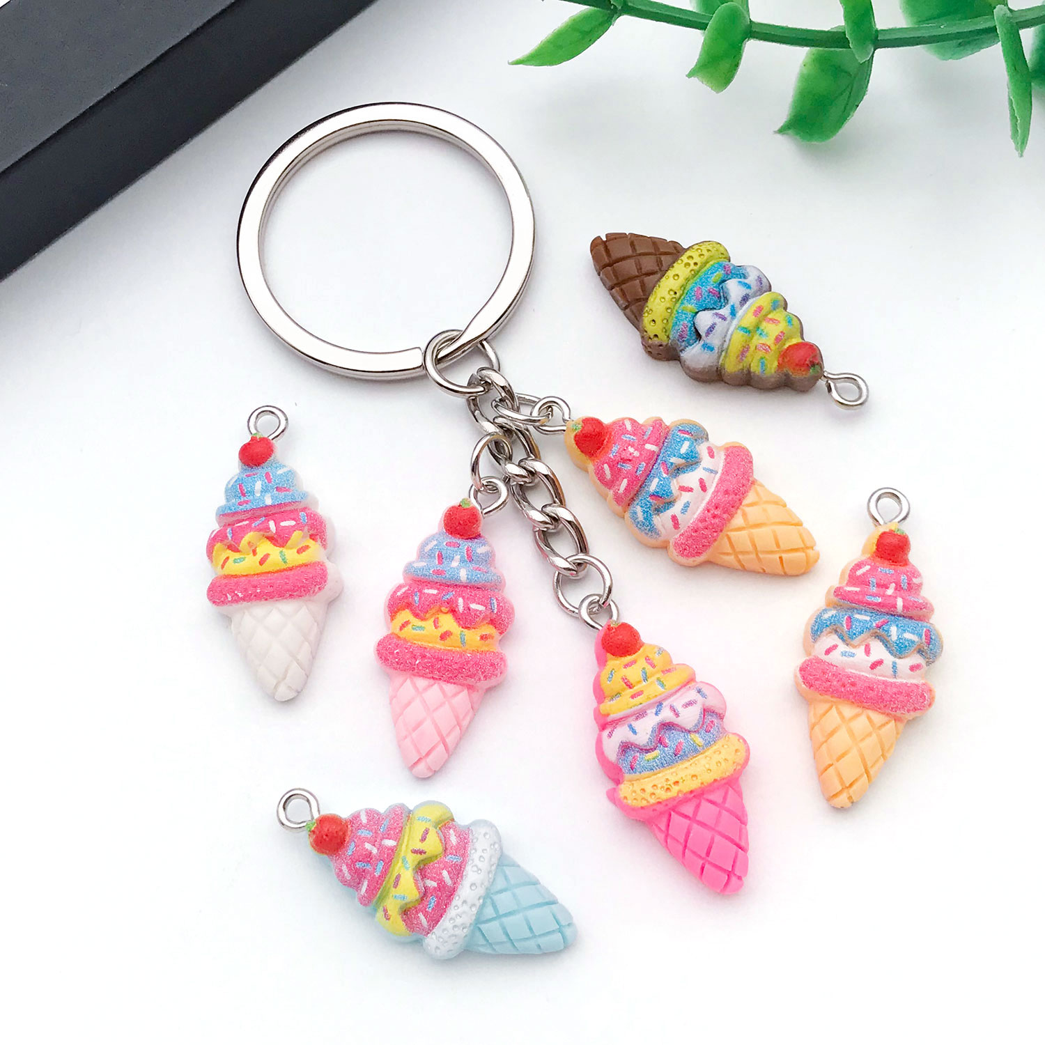 مجموعة قلادات آيس كريم الفراول - مراجعة Resin Art Keychain وسعره